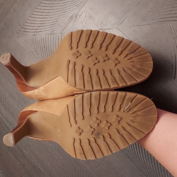 WHITE MOUNTAIN 8 Tan Heeled Slip On Leather Loafers - Picture 11 of 16